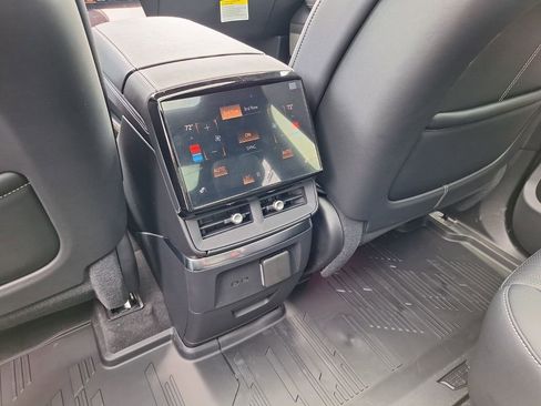 New 2026 Cadillac Vistiq Luxury image 13