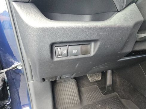 Used 2025 Toyota RAV4 XLE AWD/4WD image 22