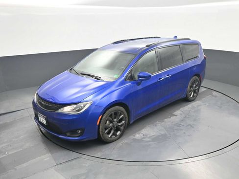 Used 2019 Chrysler Pacifica Touring-L Plus w/ Advanced Safetytec Group FWD image 28