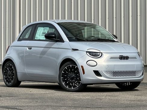 New 2026 FIAT 500 e w/ Comfort Group FWD image 1