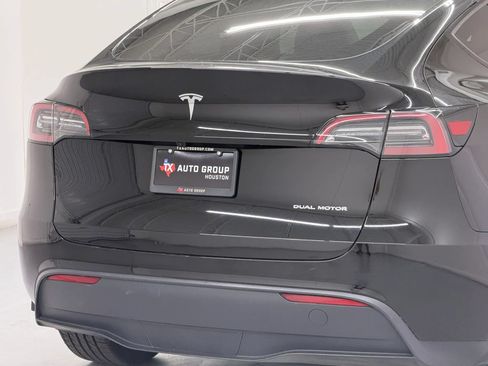 Used 2024 Tesla Model Y Long Range AWD/4WD image 90