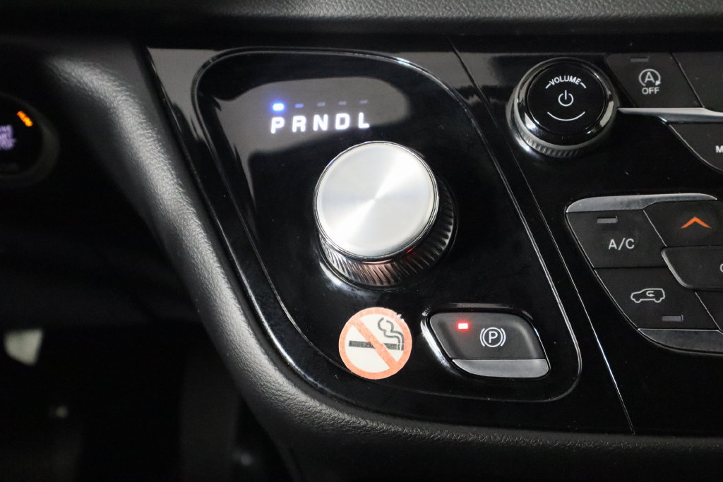 Used 2025 Chrysler Pacifica Select FWD image 30