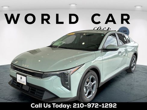 New 2026 Kia K4 FWD image 10