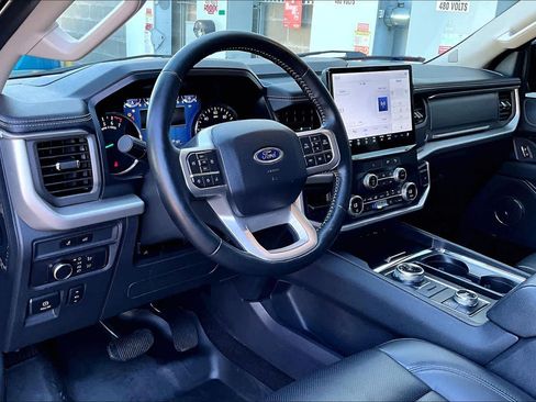 Certified 2022 Ford Expedition XLT image 17