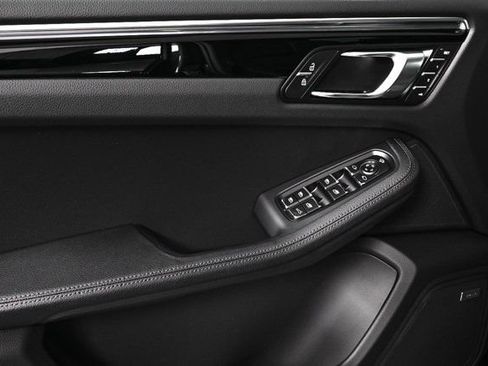 New 2026 Porsche Macan AWD image 6