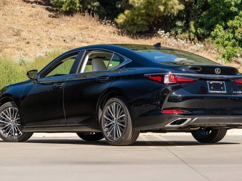 New 2025 Lexus ES 350 w/ Premium Package image 2