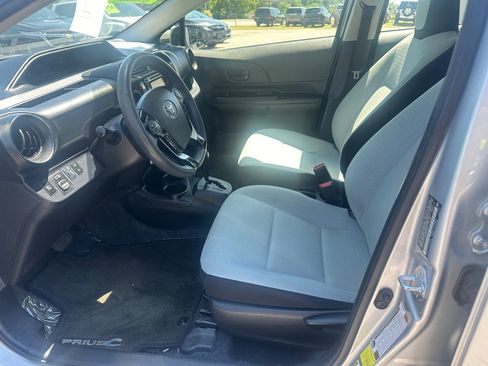 Used 2018 Toyota Prius C One FWD image 11