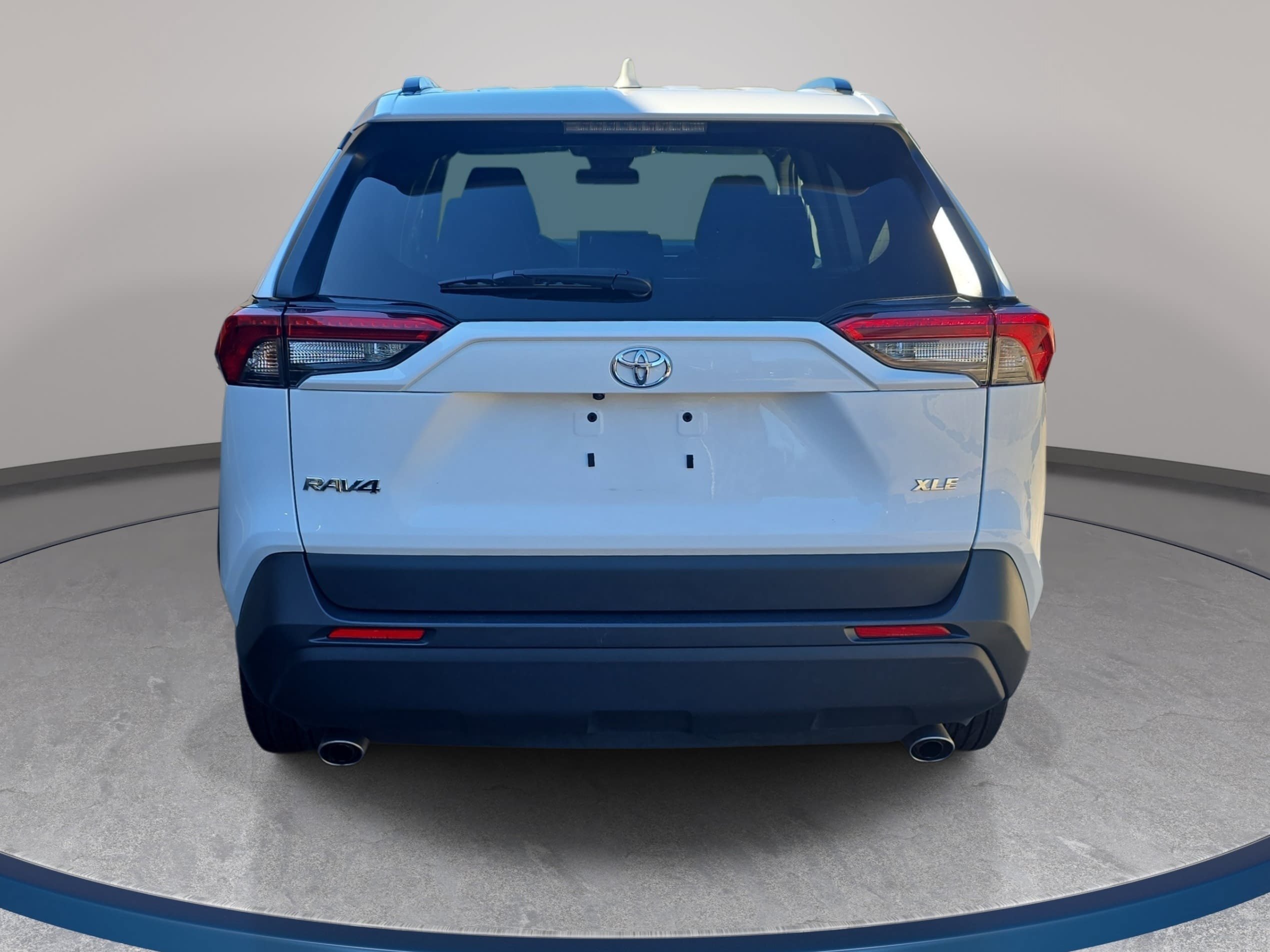 Used 2025 Toyota RAV4 XLE FWD image 6
