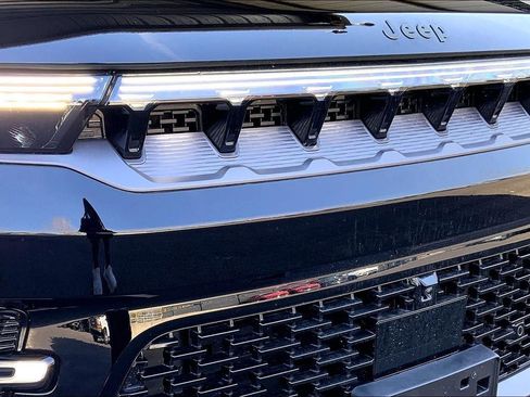 New 2026 Jeep Grand Wagoneer Limited AWD/4WD image 28