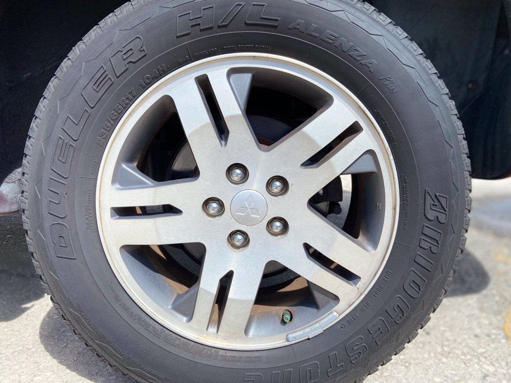 Used 2004 Mitsubishi Endeavor XLS AWD/4WD image 10