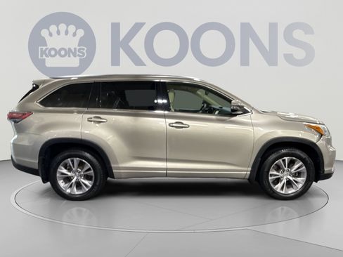 Used 2015 Toyota Highlander XLE AWD/4WD image 8