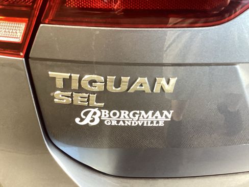 Used 2021 Volkswagen Tiguan SEL w/ 3rd Row Seat Package AWD/4WD image 37