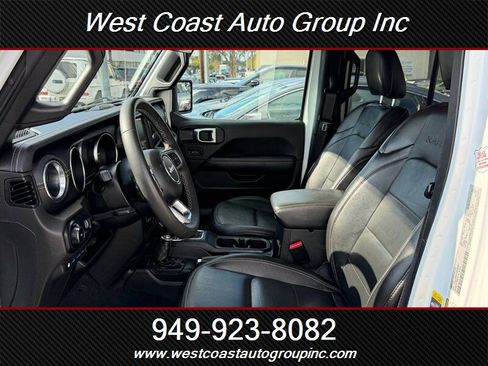 Used 2023 Jeep Wrangler Unlimited Sahara image 8