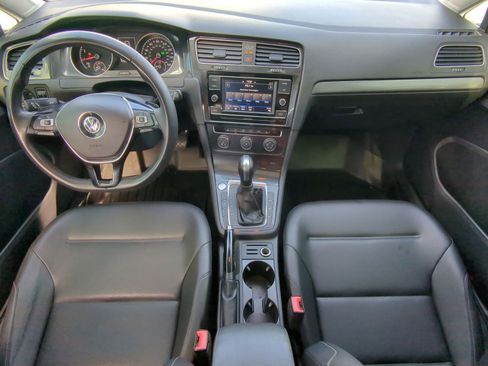 Used 2021 Volkswagen Golf 4-Door image 16