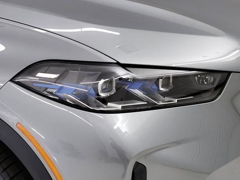 New 2026 BMW X5 sDrive40i w/ Premium Package image 3