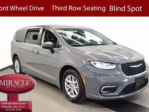 Used 2025 Chrysler Pacifica Select FWD image 1