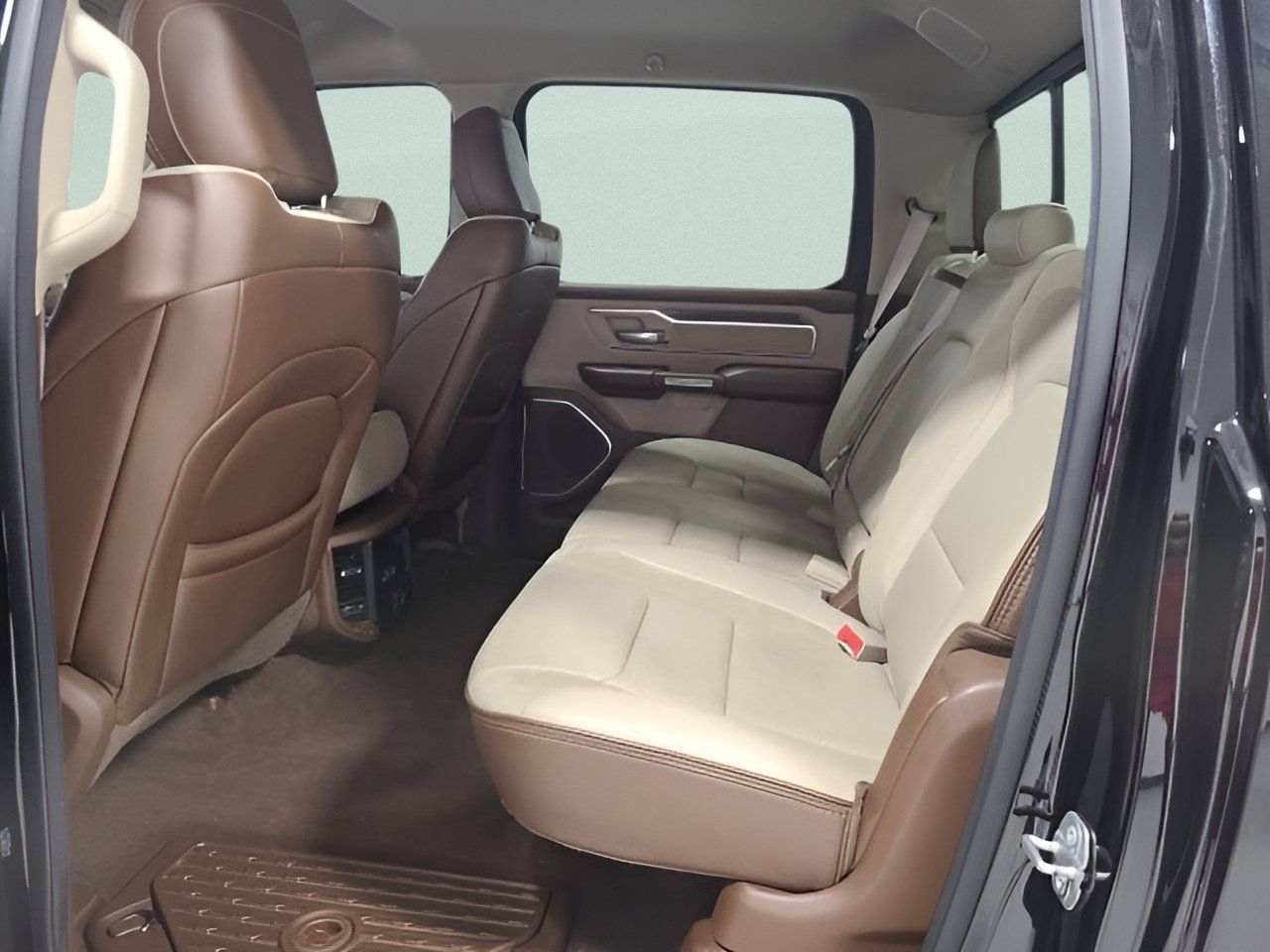 Used 2020 RAM 1500 Laramie AWD/4WD image 18