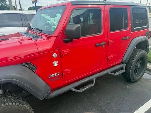 Used 2018 Jeep Wrangler Unlimited Sport S AWD/4WD image 9
