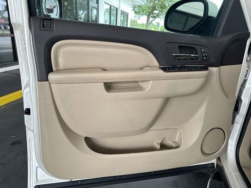 Used 2014 GMC Yukon Denali RWD image 11