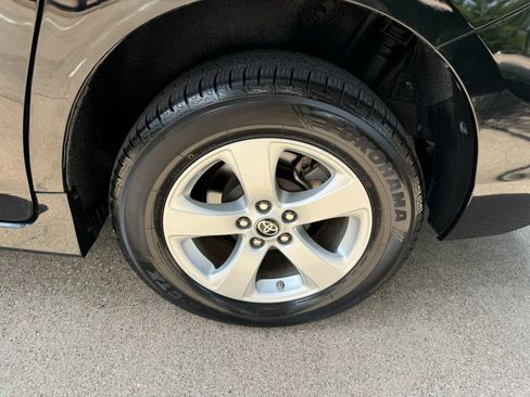 Used 2020 Toyota Sienna L image 11