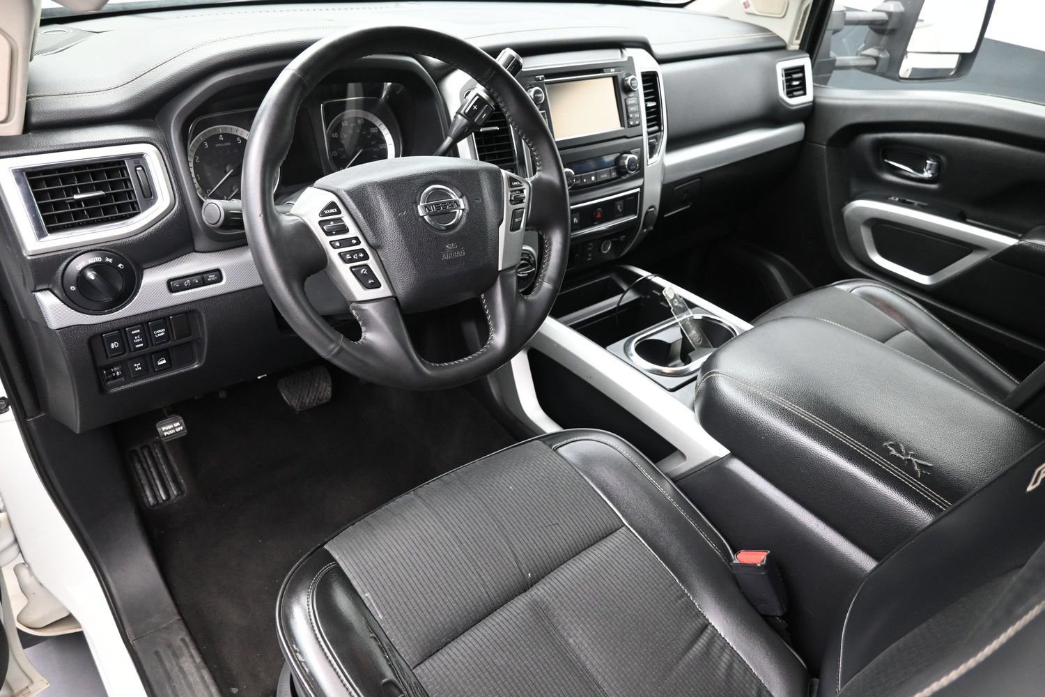 Used 2018 Nissan Titan PRO-4X w/ Pro-4x Utility Package AWD/4WD image 22