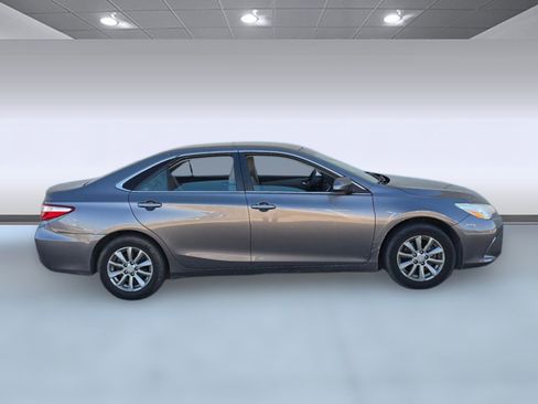 Used 2015 Toyota Camry LE image 7