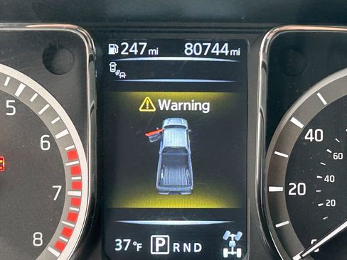 Used 2017 Nissan Titan SV image 22