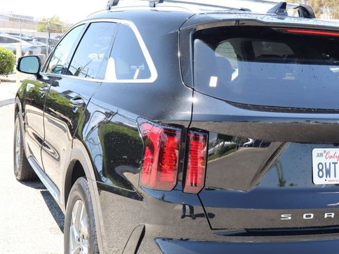 Used 2021 Kia Sorento S FWD image 16