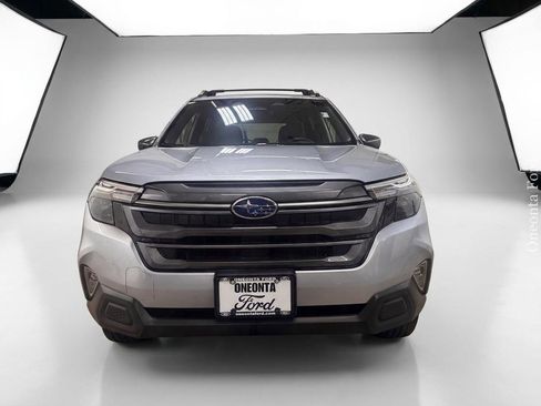 Used 2025 Subaru Forester Premium AWD/4WD image 8