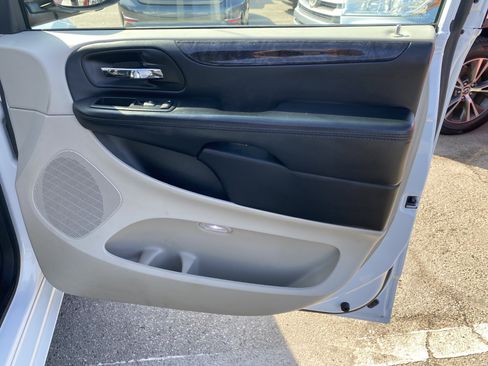 Used 2016 Dodge Grand Caravan SE w/ Quick Order Package 29E SE FWD image 19