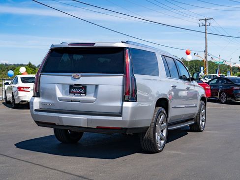 Used 2020 Cadillac Escalade ESV Luxury AWD/4WD image 19