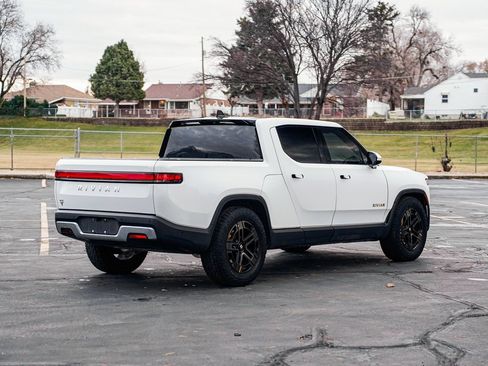 Used 2022 Rivian R1T Adventure image 5