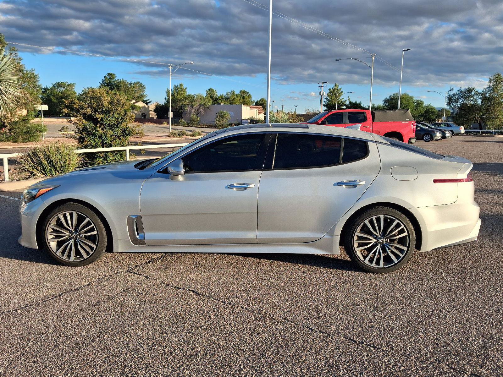 Used 2018 Kia Stinger Premium RWD image 2