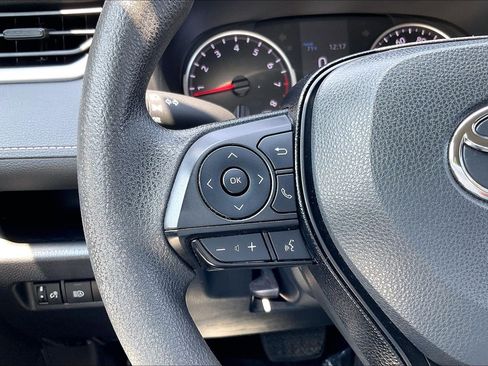 Used 2021 Toyota RAV4 LE image 15