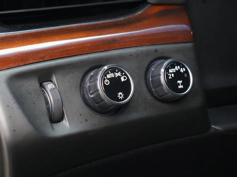 Used 2018 Cadillac Escalade Luxury image 32