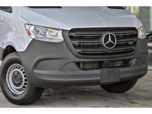 Used 2023 Mercedes-Benz Sprinter 2500 image 2