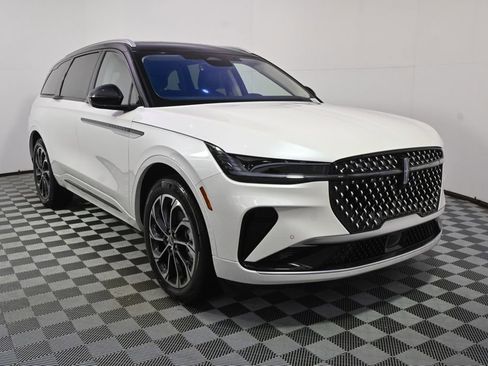 New 2026 Lincoln Nautilus Reserve image 9