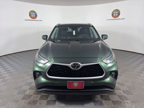 Used 2023 Toyota Highlander XLE AWD/4WD image 17