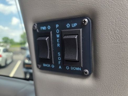 Used 2019 Chevrolet Express 2500 w/ Enhanced Convenience Package image 8