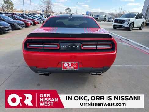 Used 2016 Dodge Challenger R/T image 4