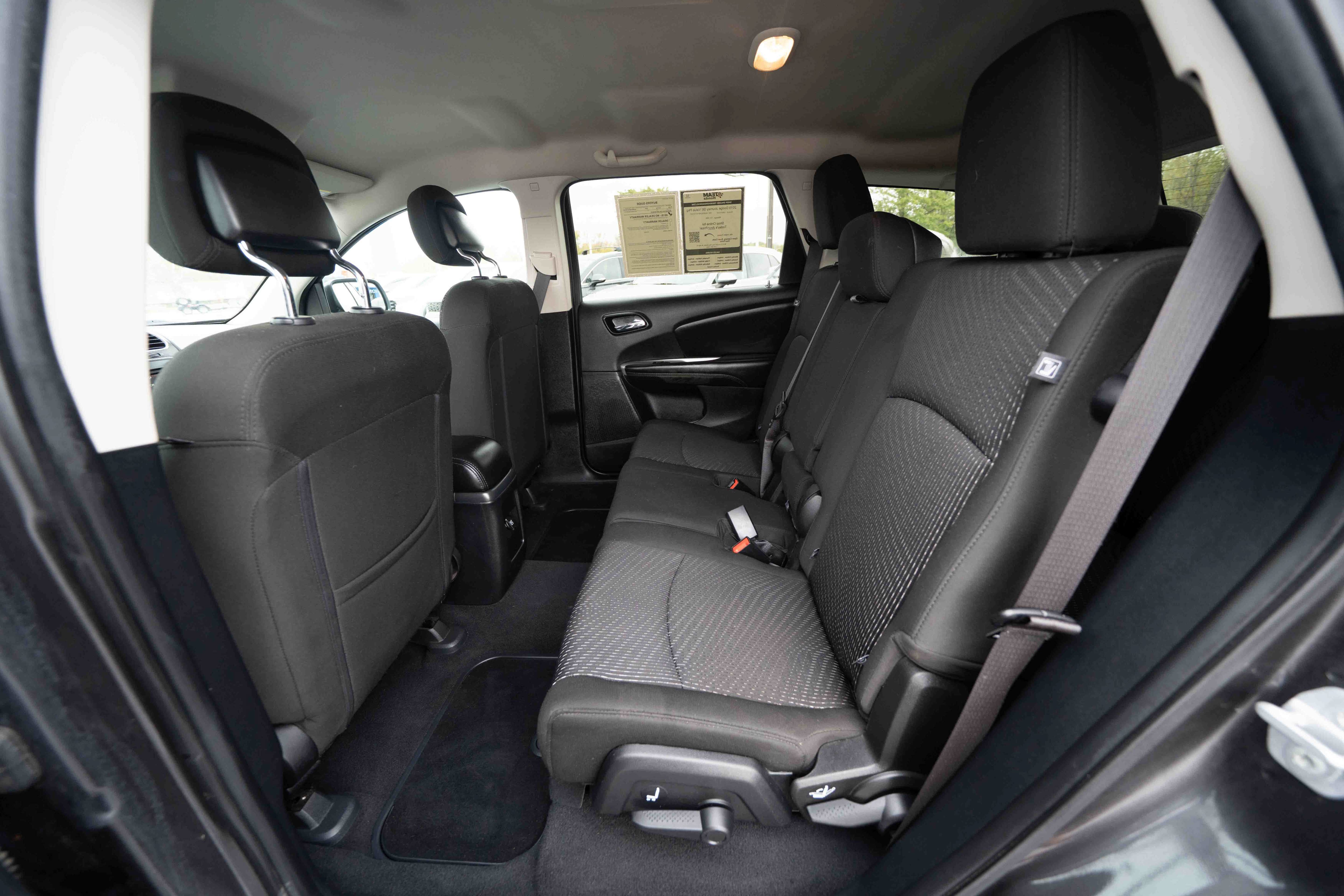 Used 2019 Dodge Journey SE FWD image 22
