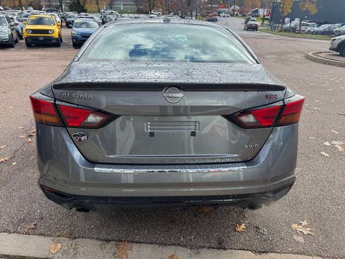 Used 2023 Nissan Altima 2.5 SR w/ SR Premium Package image 6