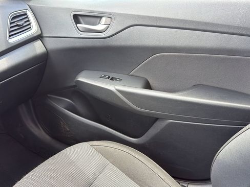 Used 2020 Hyundai Accent SE FWD image 21