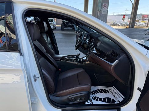 Used 2015 BMW 550i Sedan RWD image 23