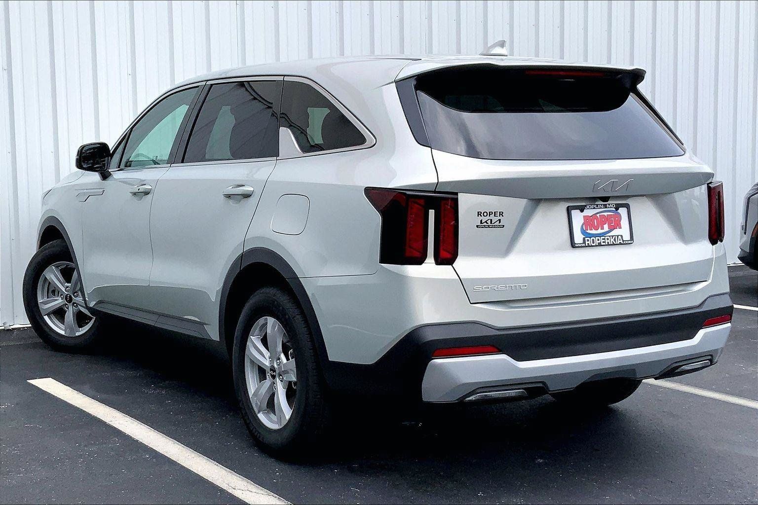 Used 2026 Kia Sorento LX FWD image 9
