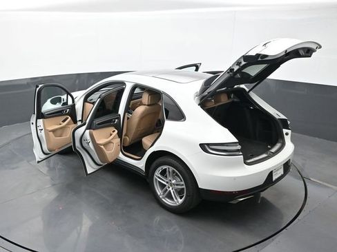 Certified 2021 Porsche Macan image 29