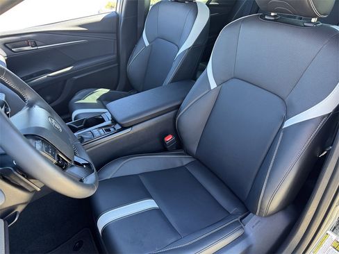 Used 2025 Toyota Camry SE w/ Convenience Package image 26