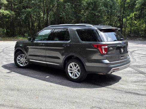 Used 2017 Ford Explorer XLT w/ Equipment Group 202A FWD image 4