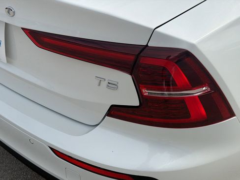 Used 2020 Volvo S60 T5 Momentum image 26