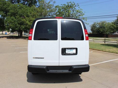 Used 2025 Chevrolet Express 3500 LS RWD image 4